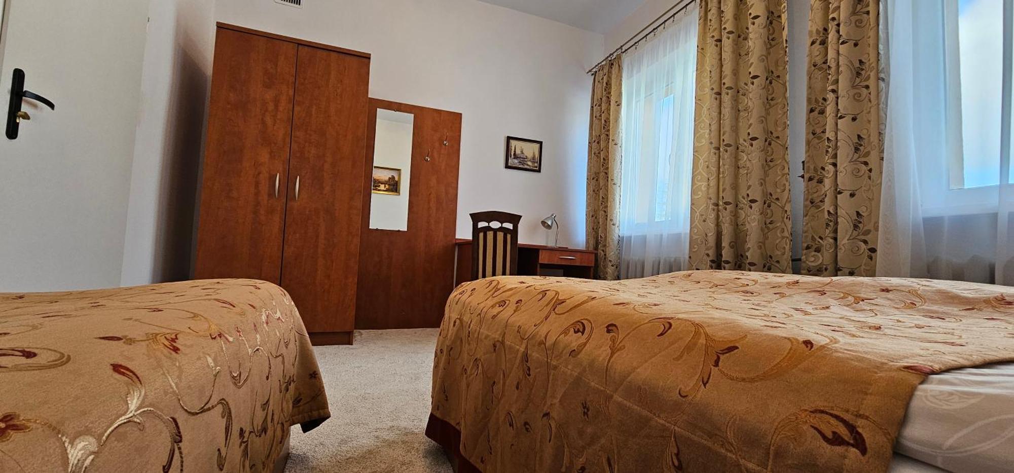 Rest Hostel Airport Modlin Nowy Dwór Mazowiecki Екстериор снимка