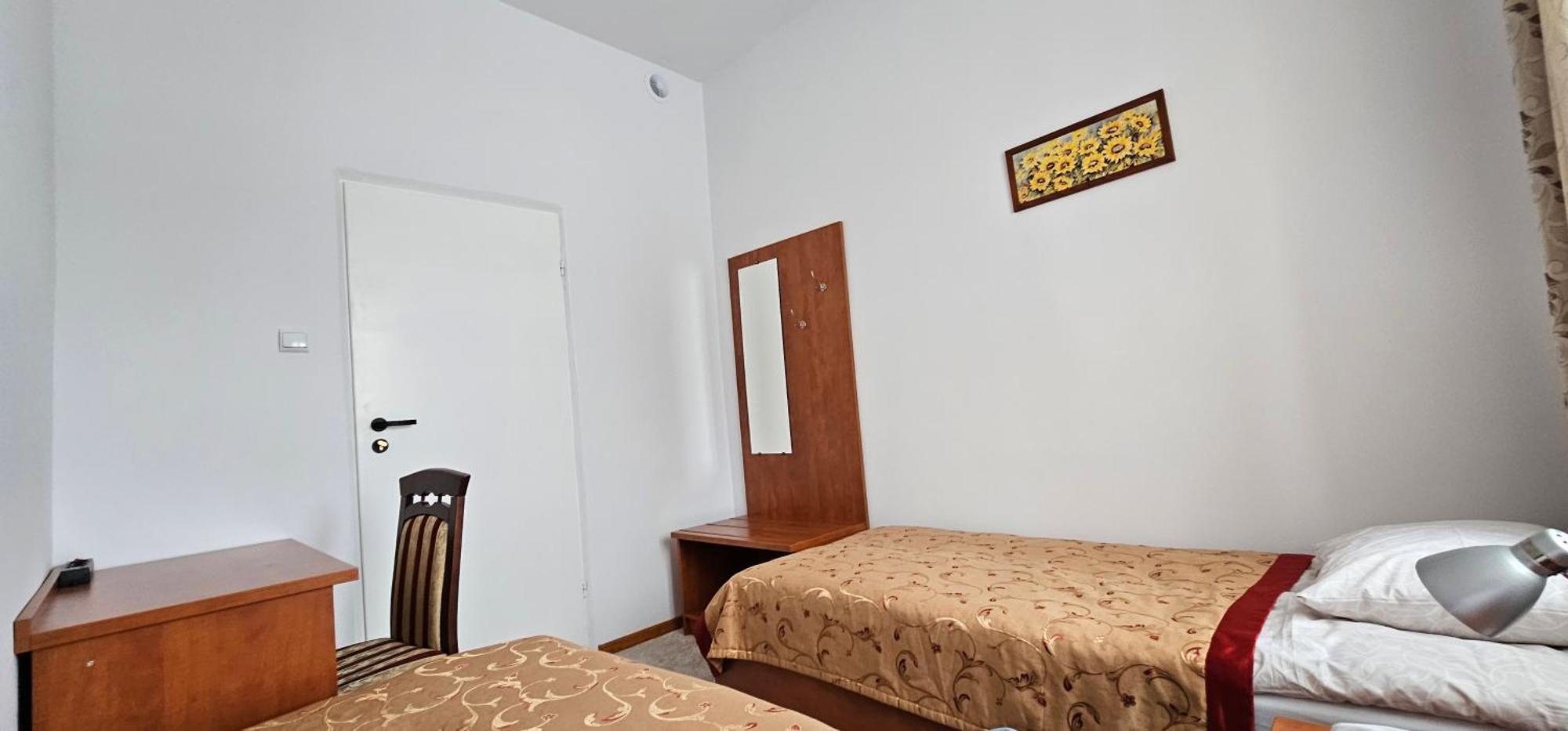 Rest Hostel Airport Modlin Nowy Dwór Mazowiecki Екстериор снимка