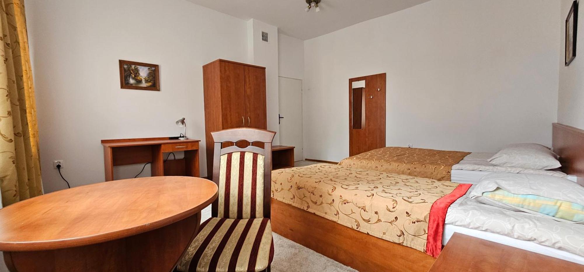 Rest Hostel Airport Modlin Nowy Dwór Mazowiecki Екстериор снимка