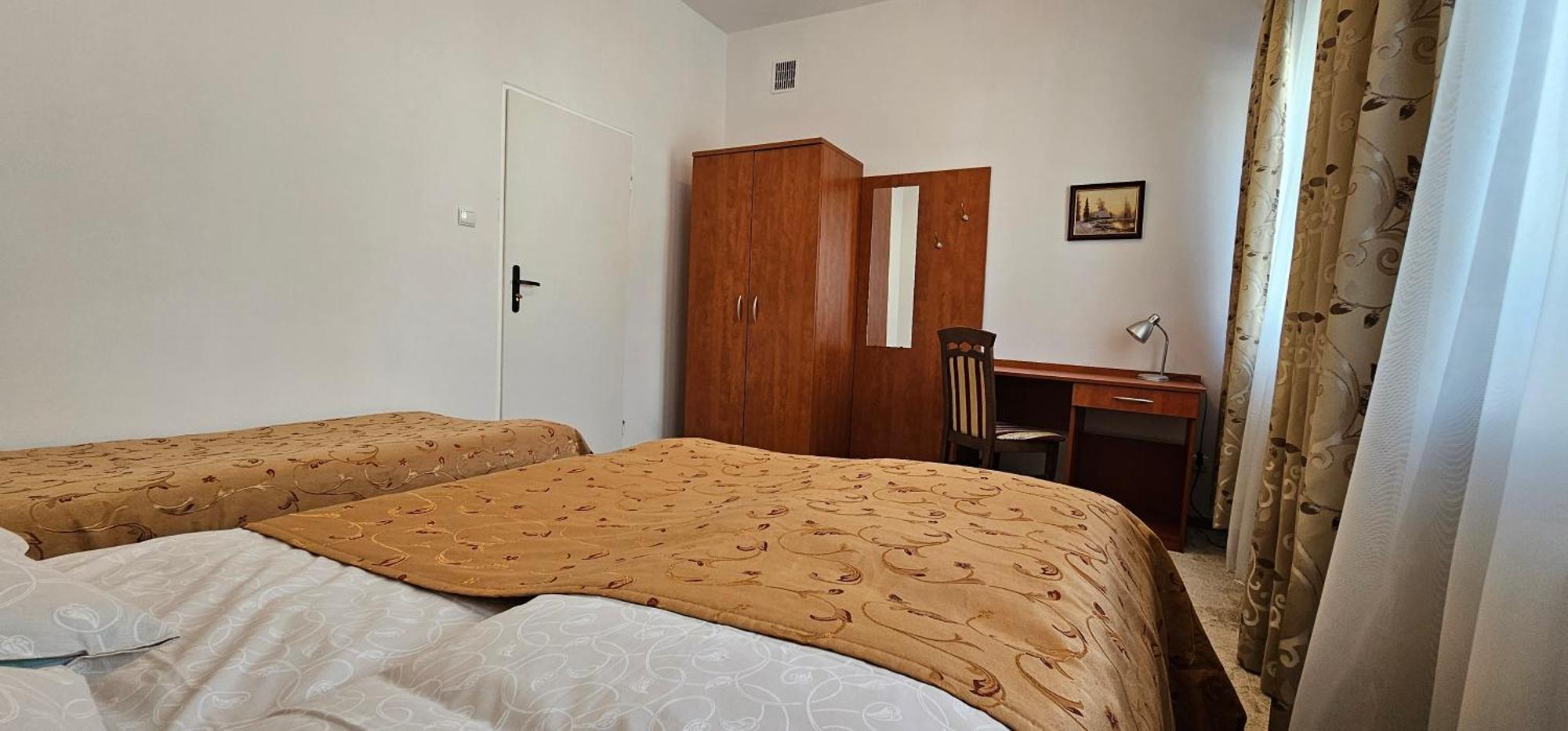 Rest Hostel Airport Modlin Nowy Dwór Mazowiecki Екстериор снимка