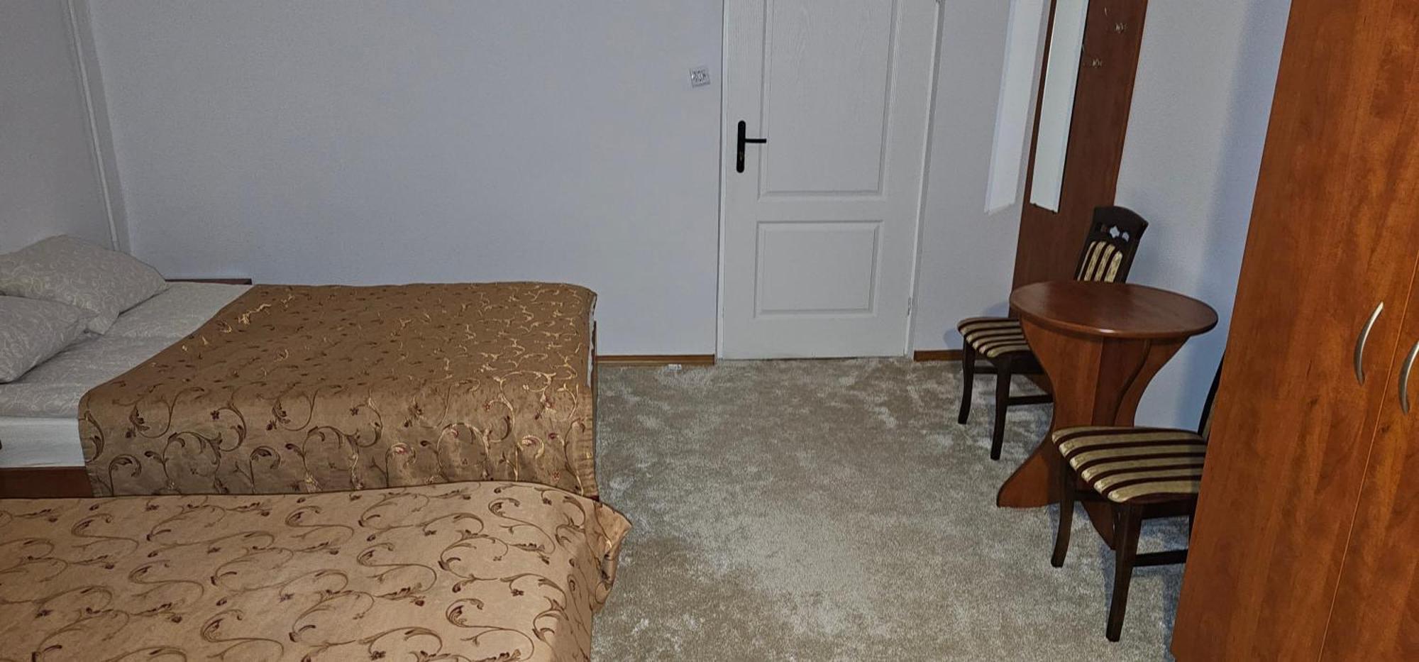 Rest Hostel Airport Modlin Nowy Dwór Mazowiecki Екстериор снимка