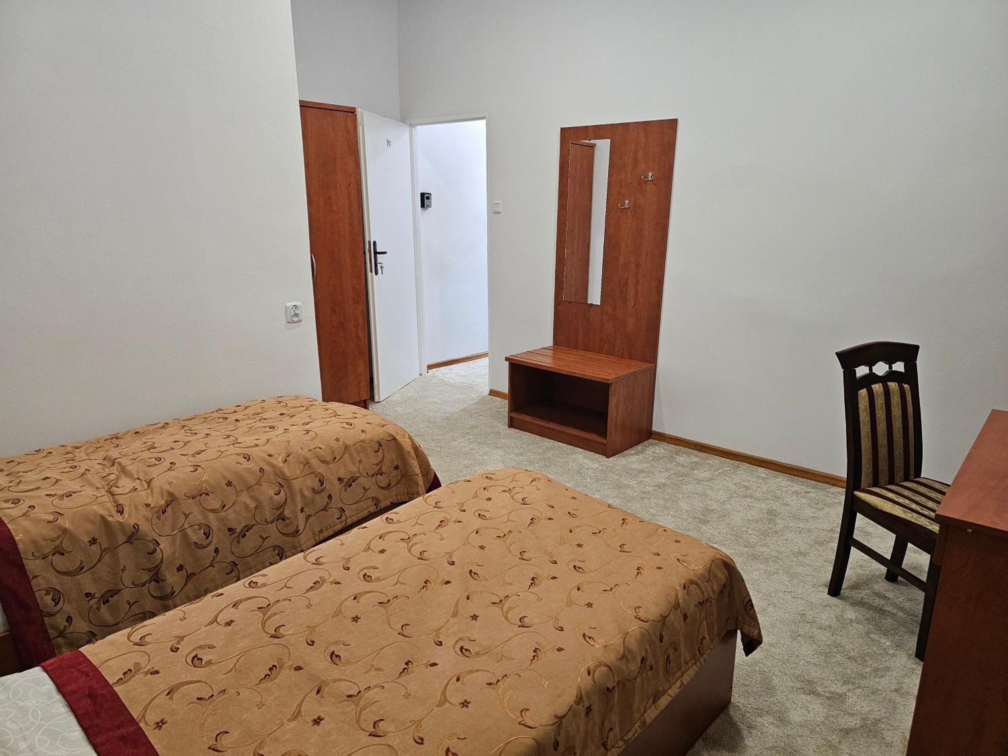 Rest Hostel Airport Modlin Nowy Dwór Mazowiecki Екстериор снимка
