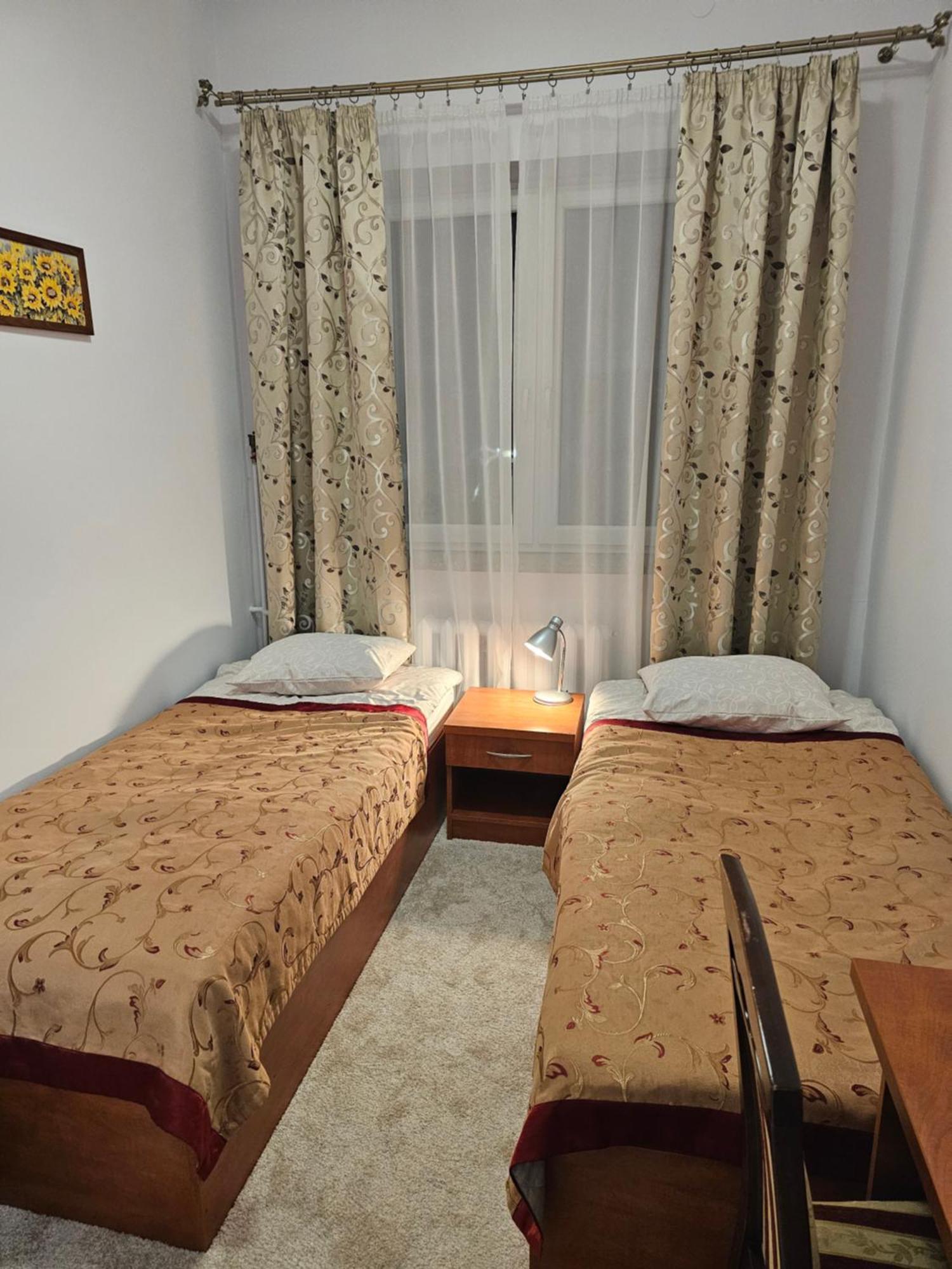 Rest Hostel Airport Modlin Nowy Dwór Mazowiecki Екстериор снимка