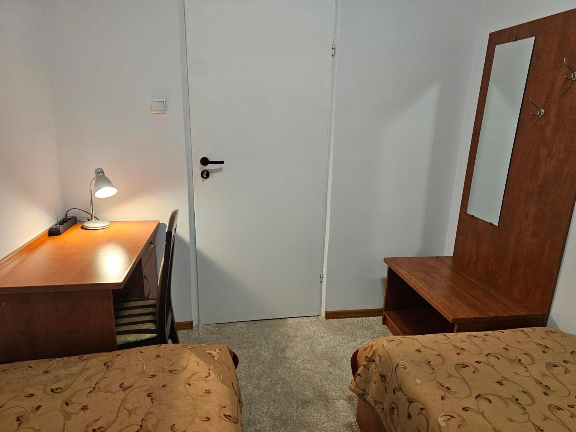 Rest Hostel Airport Modlin Nowy Dwór Mazowiecki Екстериор снимка
