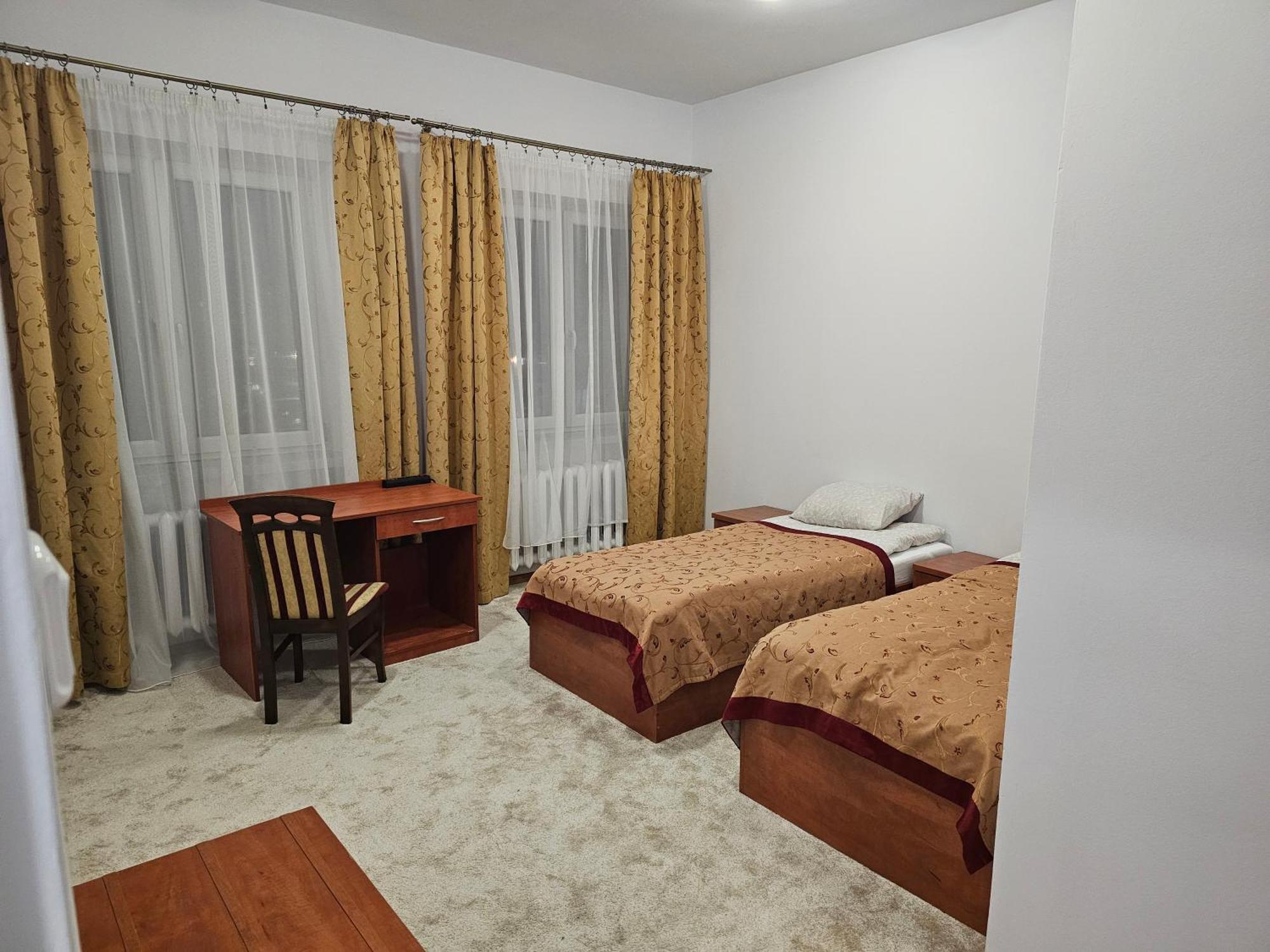 Rest Hostel Airport Modlin Nowy Dwór Mazowiecki Екстериор снимка